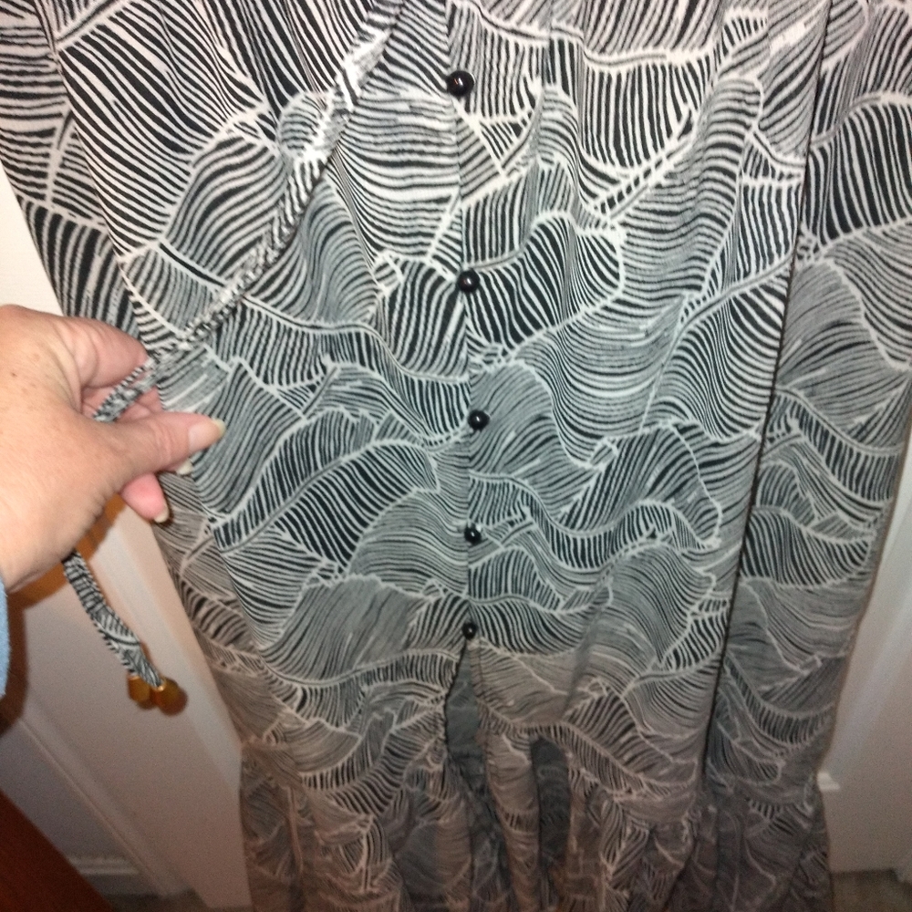 Beautiful maxi dress nwt - Picture 3 of 6
